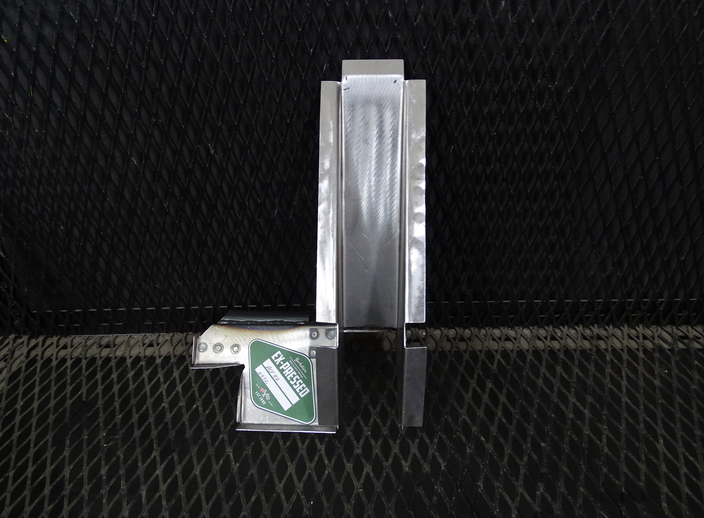 R/H REAR JACKING POINT WITH FRONT LEAF SPRING HANGER