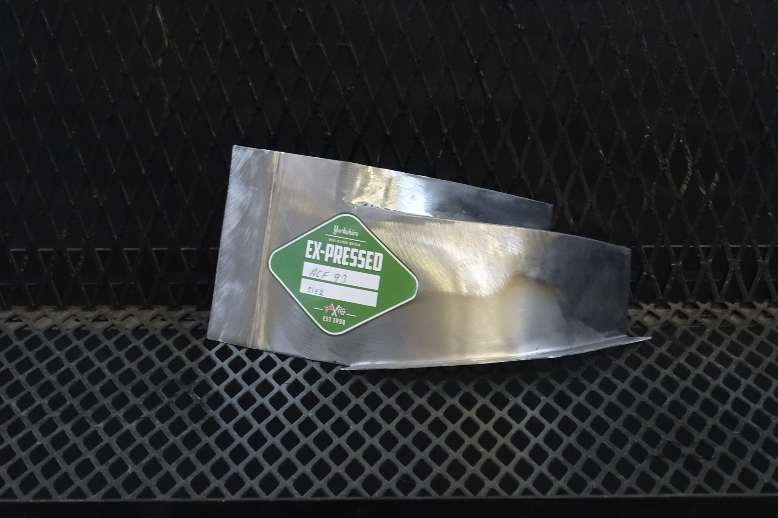 L/H Closing (rear of sill)
