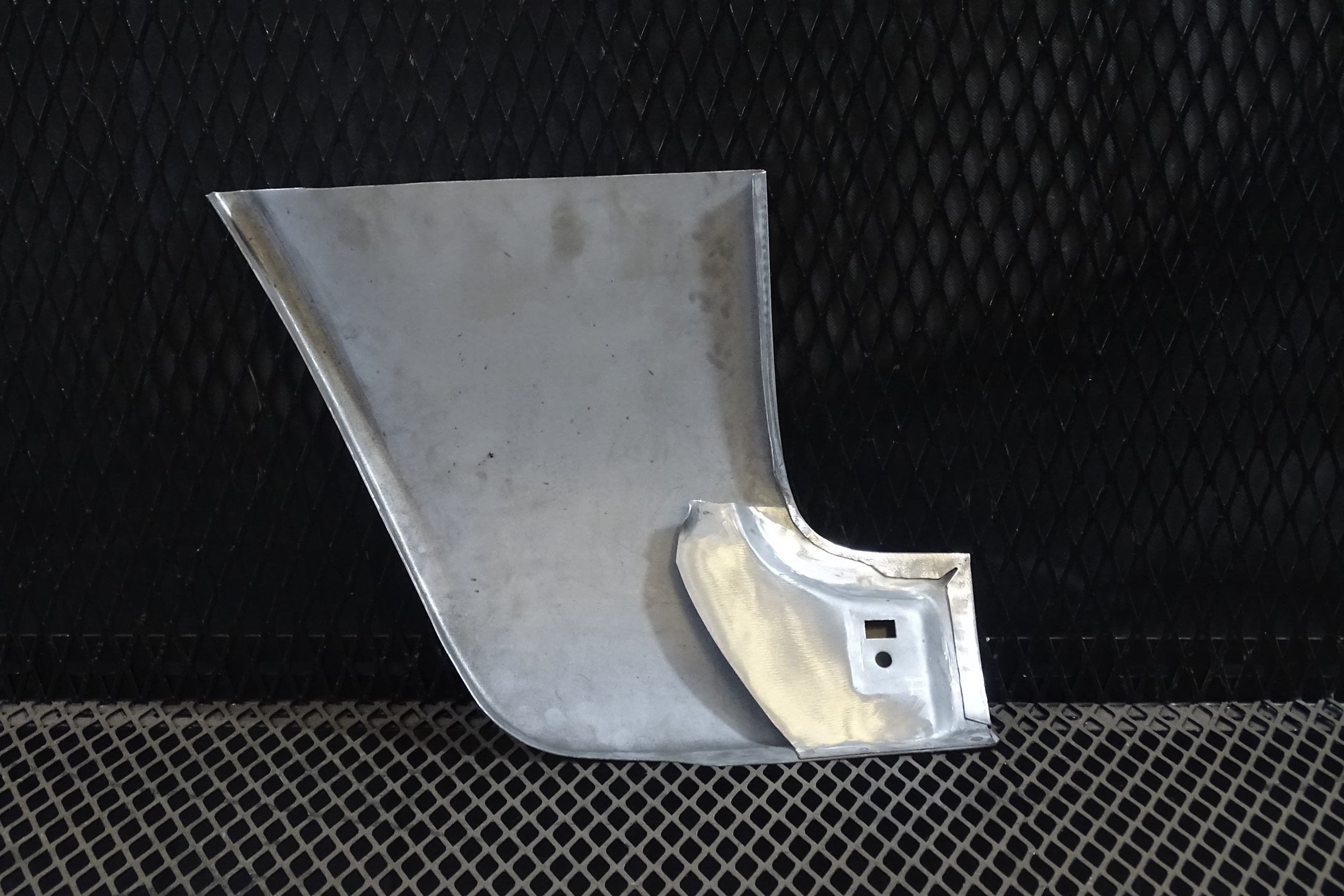 R/H FRONT WING LOWER REAR CORNER - Ex-Pressed Steel Panels